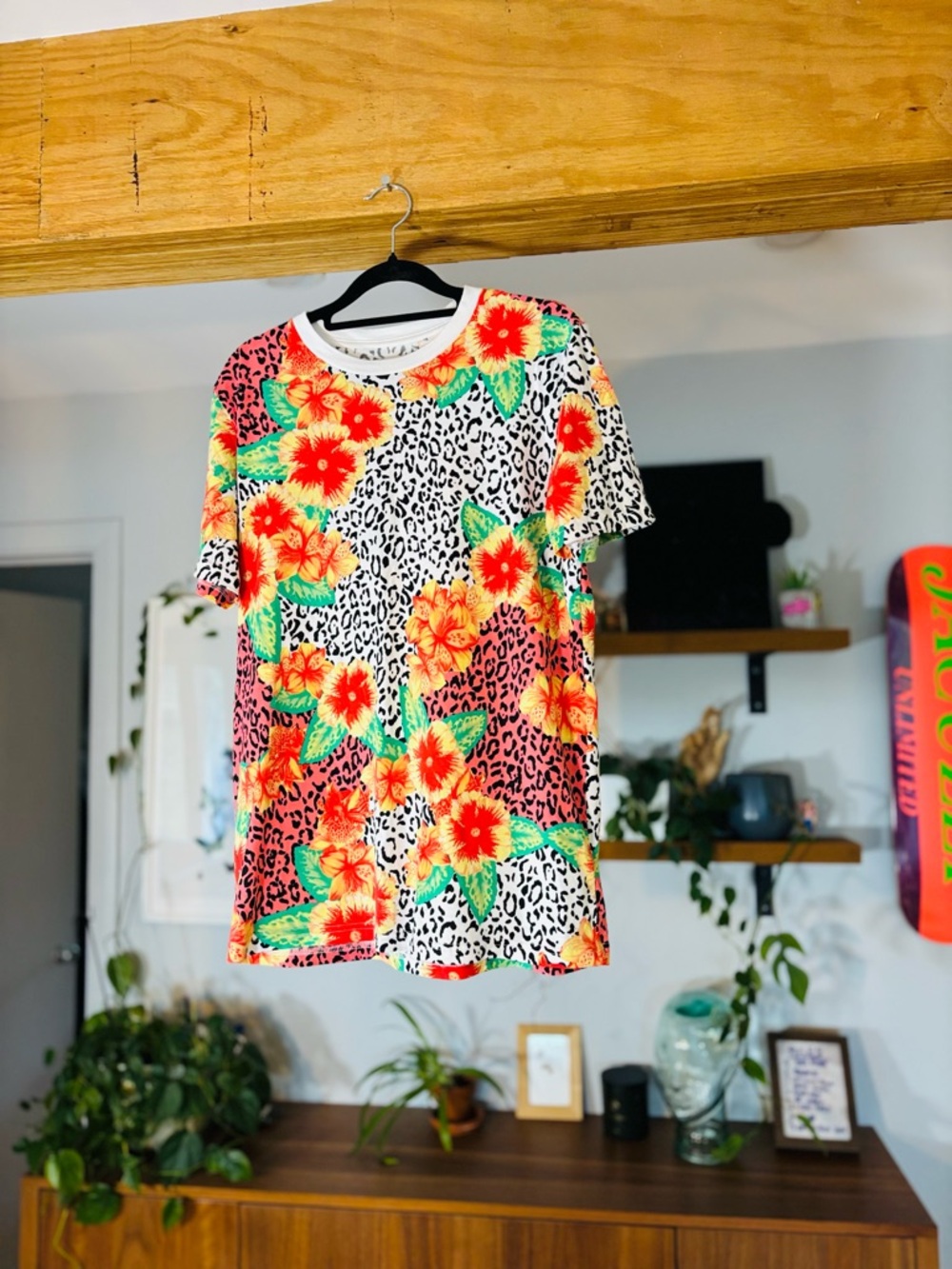 🌺 TNA Aritzia Floral & Leopard Print Tee – Size M 🌺 - Picture 2 of 8
